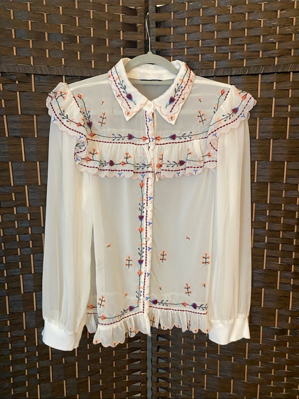 Splash White Embroidered Ruffle Yoke Blouse with Multi-Color Accents Size 10 - Picture 4 of 11